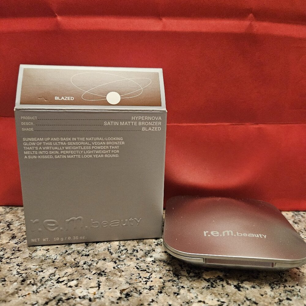 NIB R.E.M. Beauty Hypernova Satin Matte Bronzer in "Blazed" (0.35 oz)